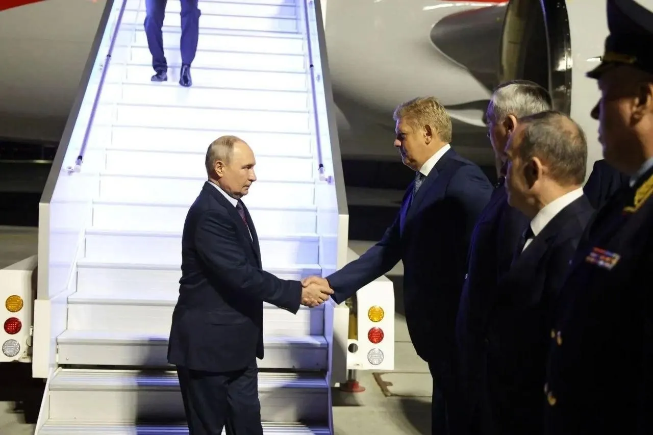 Президент прибыл в Новосибирск на открытие научного центра СКИФ — Сибирского кольцевого источника фотонов.