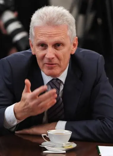 Бывший министр образования заявил, что ЕГЭ следует усложнить из-за растущего числа выпускников с максимальными баллами, чтобы точнее выделять действительно сильных учеников.