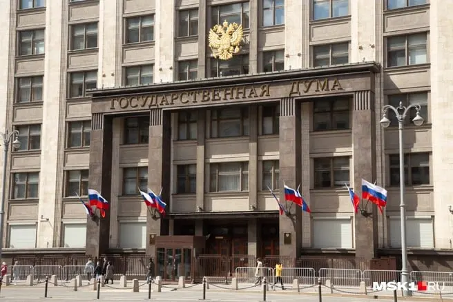 Декларации губернатора региона показывают доходы более 10 млн рублей и владение двумя квартирами в Калининградской области на фоне выборов в Государственную думу.