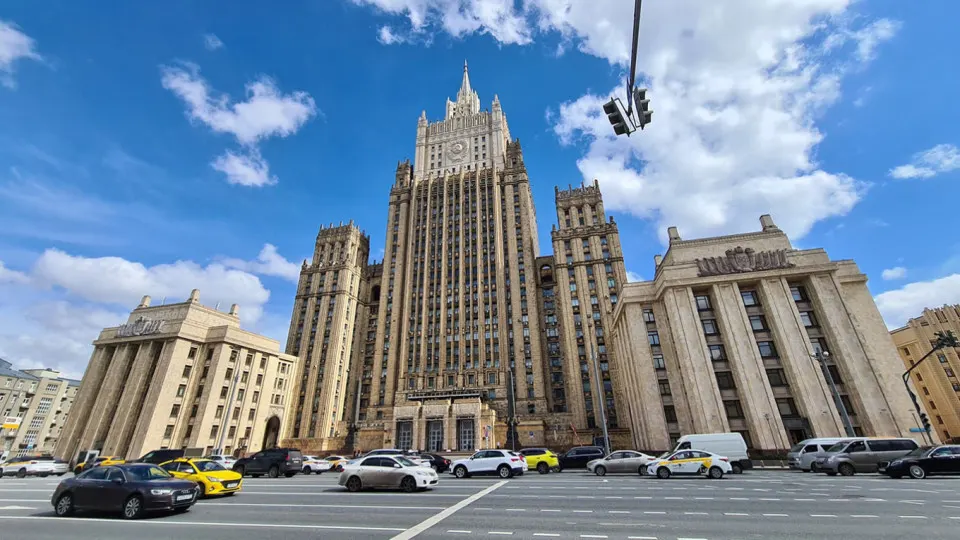 МИД заявляет, что любые шаги к заморозке боевых действий зависят от решения корневых вопросов кризиса; западные страны поддерживают Киев и продолжают эскалацию.