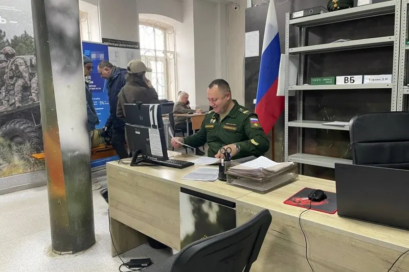 Официальные лица опровергли слухи о мобилизации. Эксперты считают, что публикации за рубежом преследуют цель давить на общество.