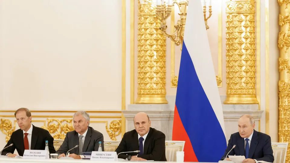 Правительство обсуждает меры занятости участников боевых действий и поддержки их возвращения к гражданской жизни, включая направления в МВД и требования к бизнесу.