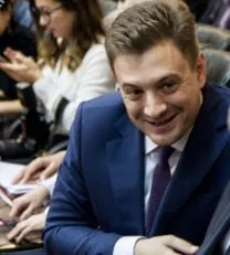 Депутат Георгий Камнев заявил, что стоимость автомобилей «АвтоВАЗа» в Белоруссии и за рубежом заметно ниже, чем внутри страны, и призвал Минпромторг принять меры.