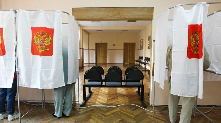 Руководство для партийных наблюдателей призывает поддерживать решения участковых комиссий; критики называют это имитацией надзора и выражают озабоченность по всей стране.