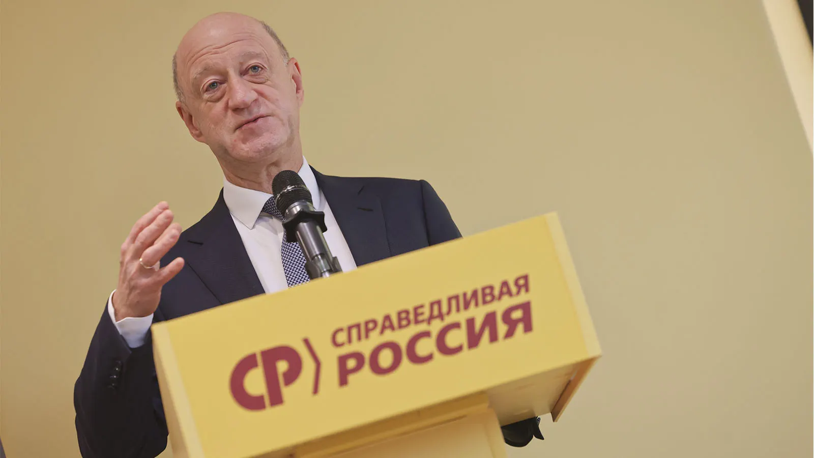 После травмы лидера партии обсуждаются кадровые перестановки и вероятность назначения нового руководителя вокруг Александра Бабакова, а также формирование будущей фракции в Госдуме.