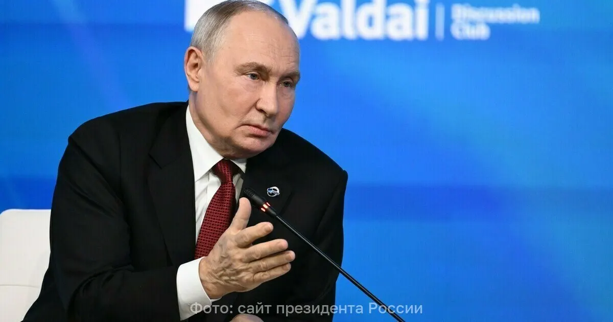 Избиратели пришли на участки для голосования в Госдуму, демонстрируя участие вопреки угрозам.
